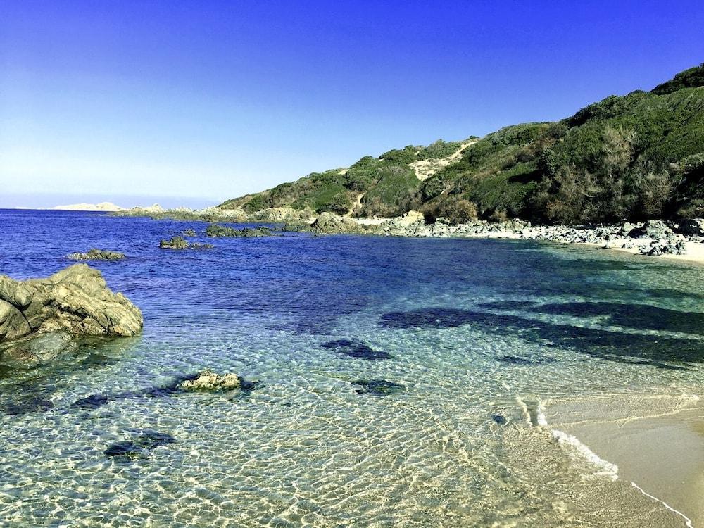 B&B Sandalia Badesi Bagian luar foto