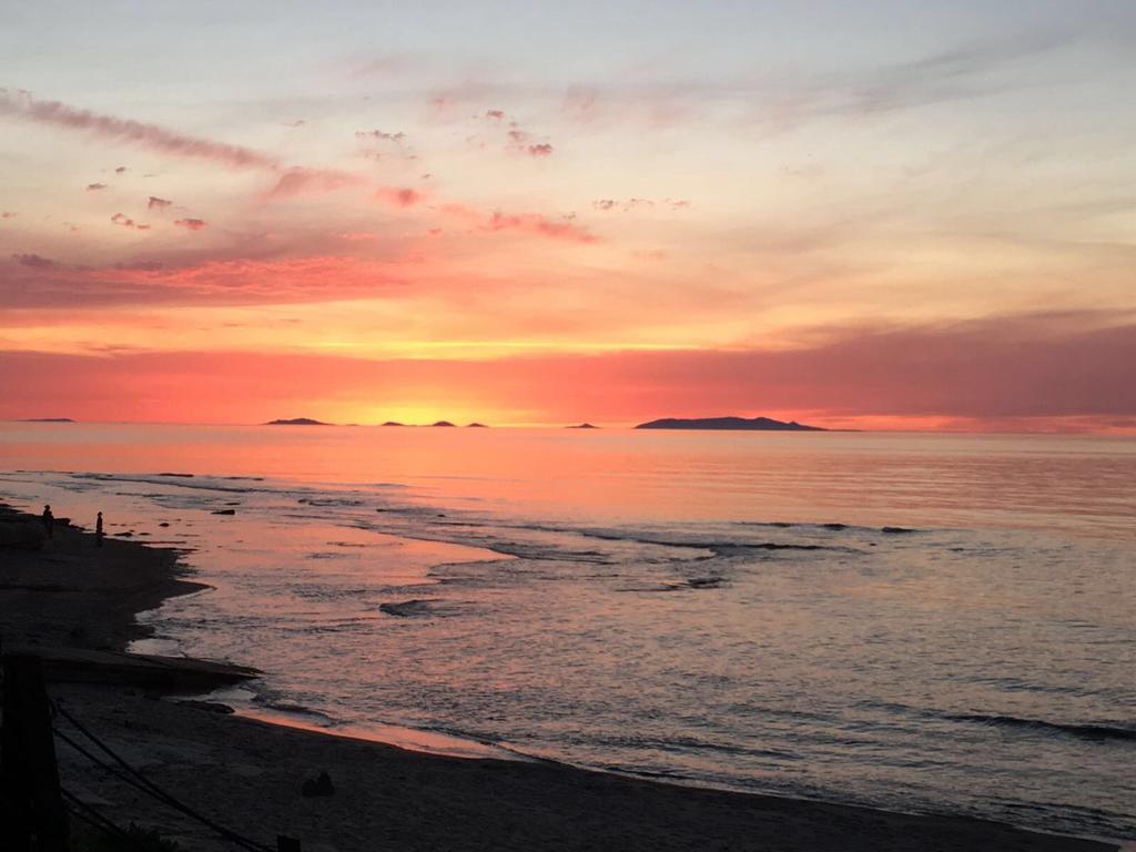 B&B Sandalia Badesi Bagian luar foto