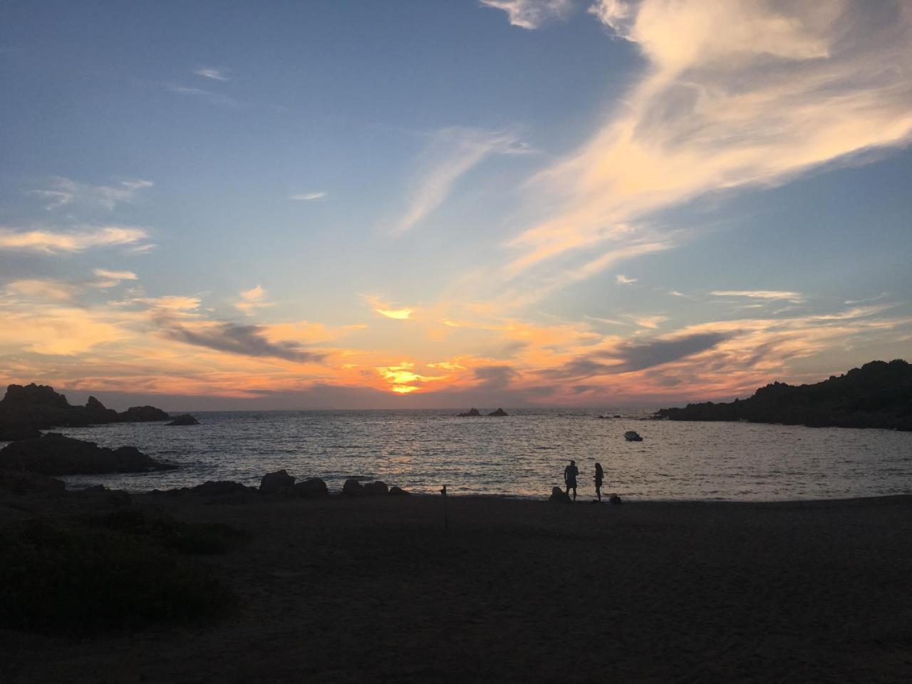 B&B Sandalia Badesi Bagian luar foto